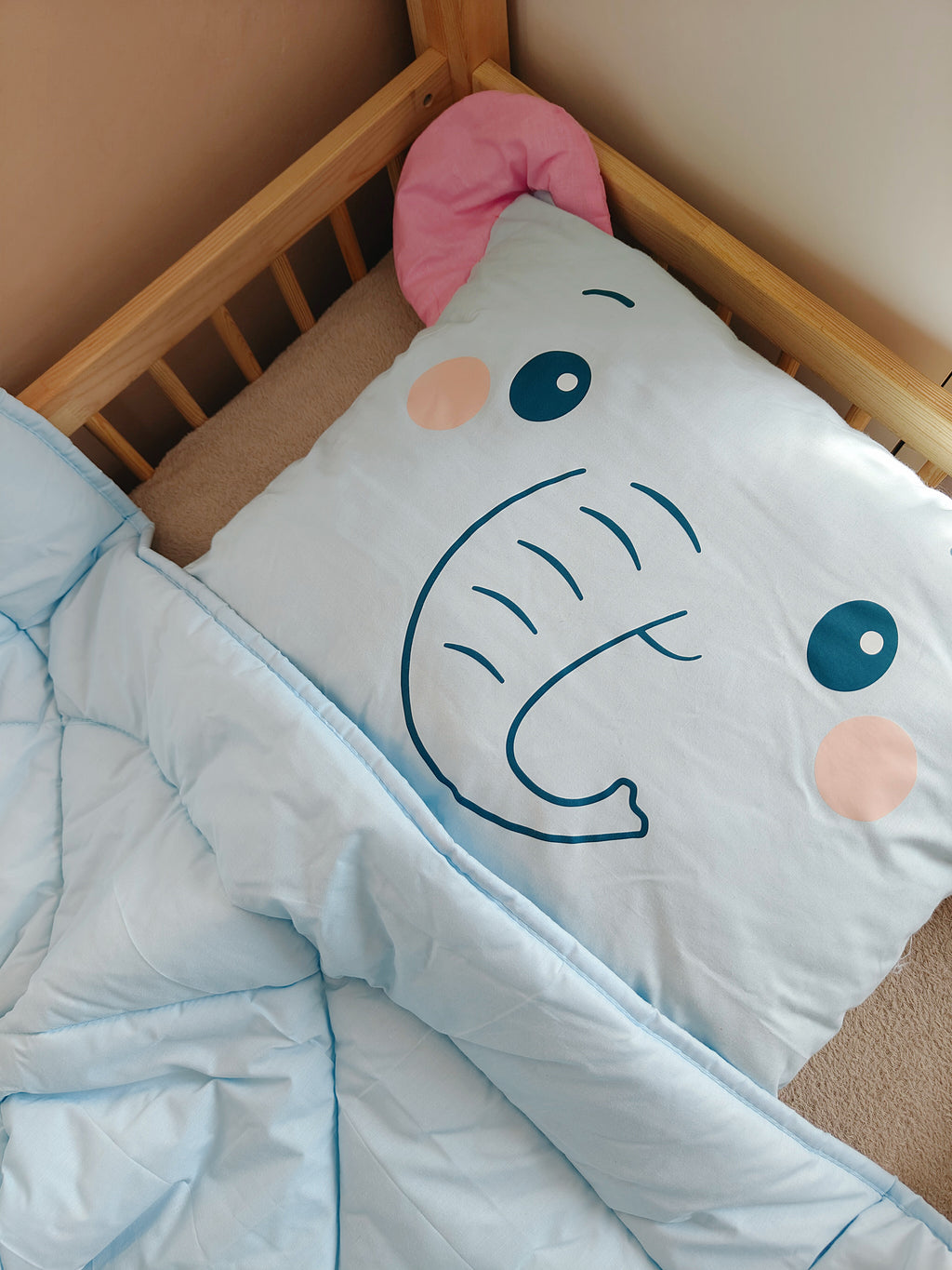 Zestaw Blankies: Kołdra (140x200) + Poduszka (50x60) – Mniej warstw, więcej snu - kolor - błękitny