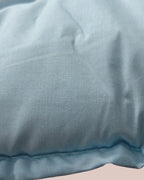 Zestaw Blankies: Kołdra (140x200) + Poduszka (50x60) – Mniej warstw, więcej snu - kolor - błękitny